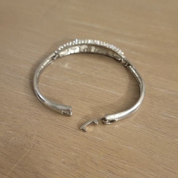 Necklace and Bracelets - Picture 5 of 8